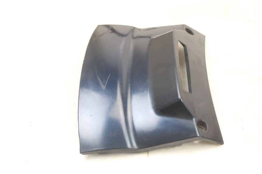 photo de LOWER REAR FAIRING JUNCTION PIAGGIO XEVO - X EVO 125 (2007 - 2017) - Technical close-up