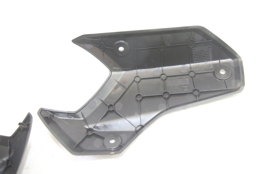 photo de REAR FAIRING JUNCTION PEUGEOT KISBEE 4T 50 (2018 - 2022) - Technical close-up