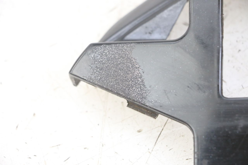 photo de REAR FAIRING JUNCTION KYMCO DINK 4T 50 (2007 - 2018) - Zoom on usage condition