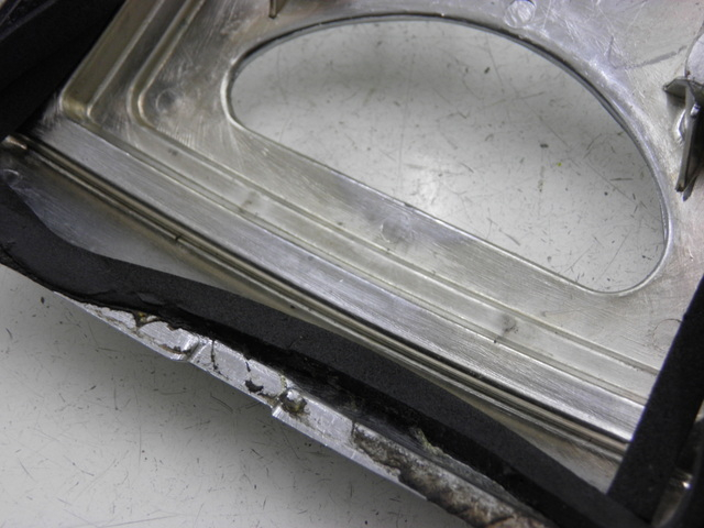 photo de REAR MIDDLE PANEL LML DLX 2T 125 (2008) - Fixing points details