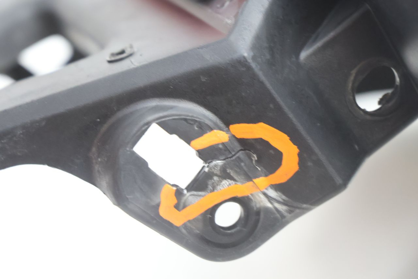photo de REAR MIDDLE PANEL PEUGEOT LUDIX BLASTER 50 (2006 - 2014) - Fixing points details