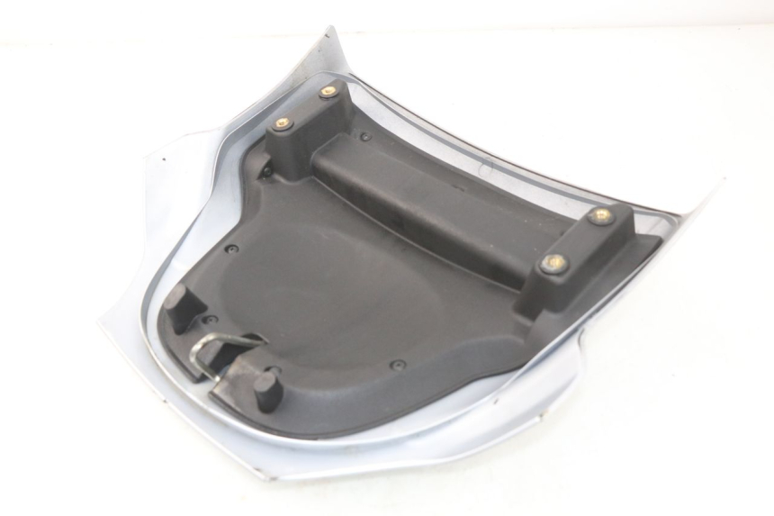 photo de REAR FAIRING JUNCTION PIAGGIO MP3 125 (2006 - 2014) - Alternative perspective