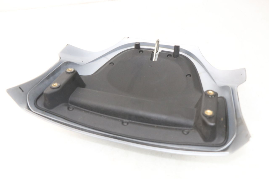 photo de REAR FAIRING JUNCTION PIAGGIO MP3 125 (2006 - 2014) - Product overview