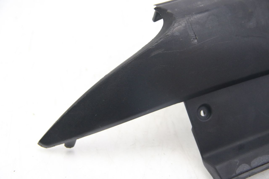 photo de REAR FAIRING JUNCTION PIAGGIO MP3 125 (2006 - 2014) - Technical close-up