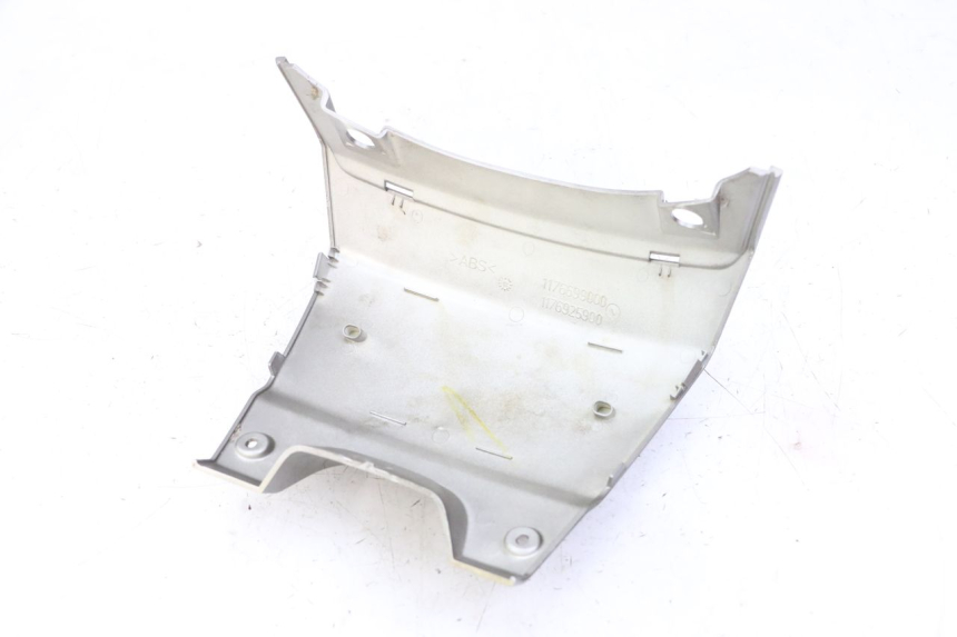 photo de REAR MIDDLE PANEL PEUGEOT SATELIS 125 (2013 - 2018) - Technical close-up