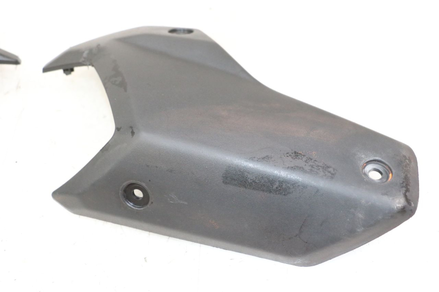 photo de REAR MIDDLE PANEL PEUGEOT STREETZONE 4T 50 (2018 - 2023) - Fixing points details