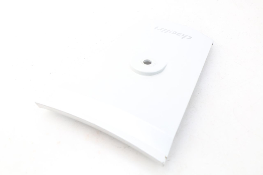 photo de REAR FAIRING JUNCTION DAELIM S3 125 (2010 - 2017) - Zoom on usage condition