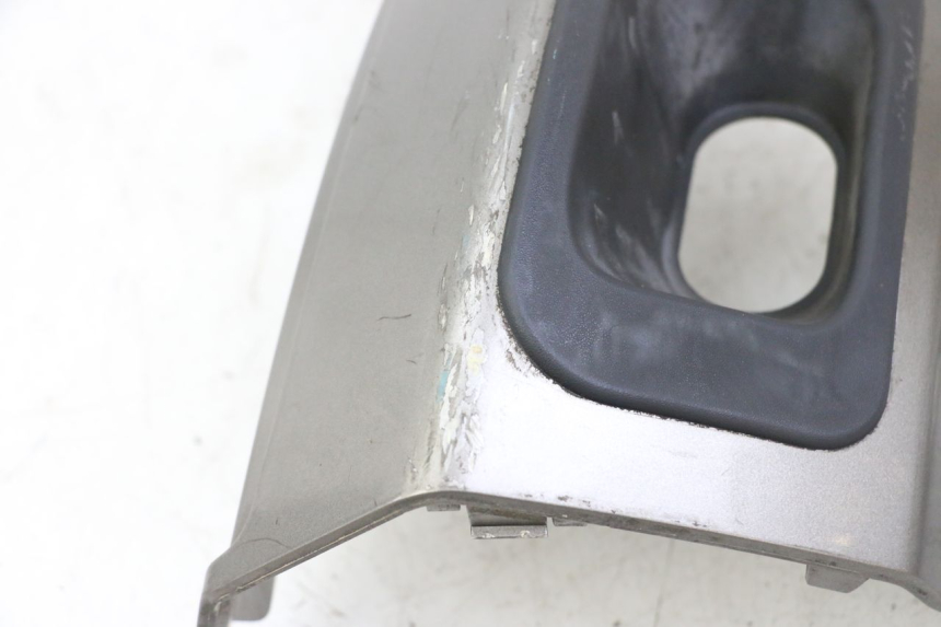 photo de REAR MIDDLE PANEL PEUGEOT SATELIS 125 (2013 - 2018) - Fixing points details