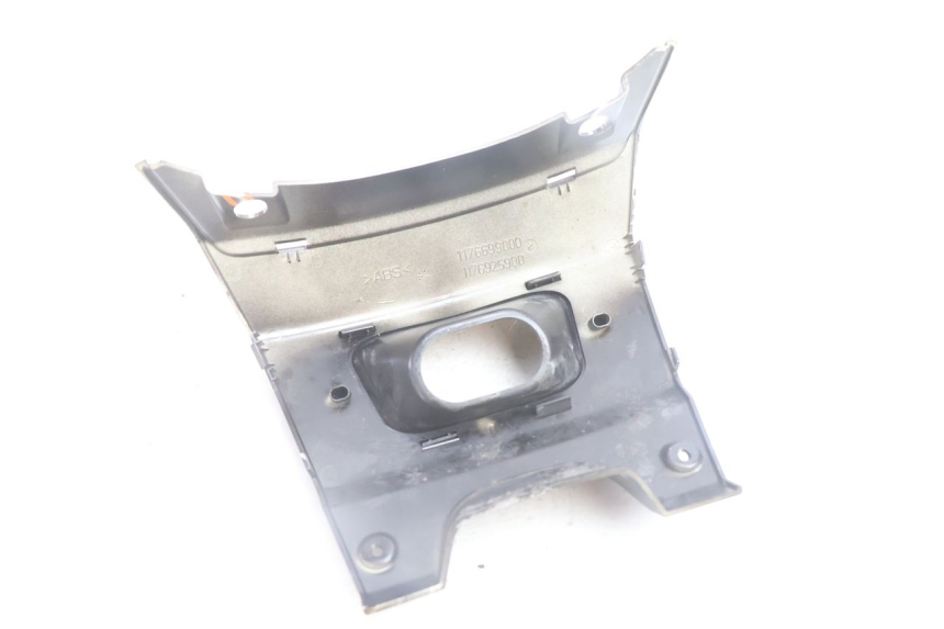photo de REAR FAIRING JUNCTION PEUGEOT SATELIS 125 (2006 - 2009) - Fixing points details