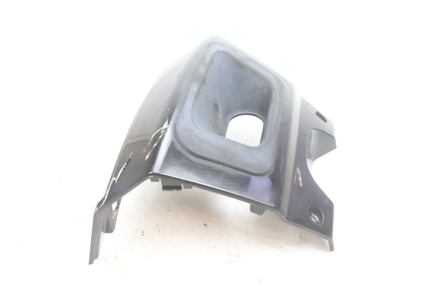 photo de REAR FAIRING JUNCTION PEUGEOT SATELIS 125 (2006 - 2009) - Zoom on usage condition