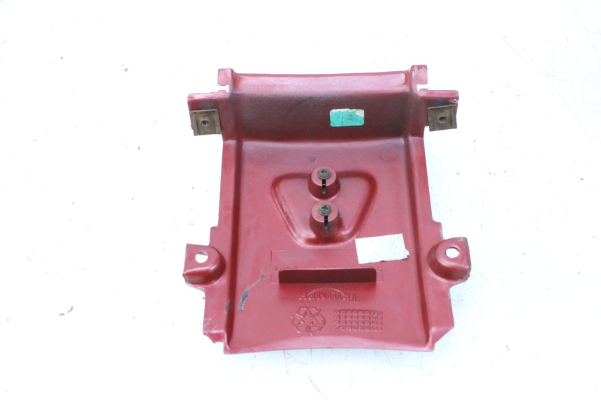 photo de REAR MIDDLE PANEL TRIUMPH SPRINT 900 (1995 - 1998) - Technical close-up