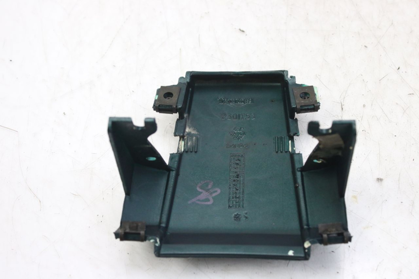 photo de REAR FAIRING JUNCTION TRIUMPH SPRINT ST 955 (1999 - 2001) - Alternative perspective