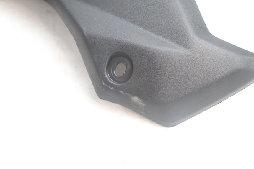 photo de REAR MIDDLE PANEL PEUGEOT STREETZONE NAKED 2T 50 (2014 - 2018) - Alternative perspective