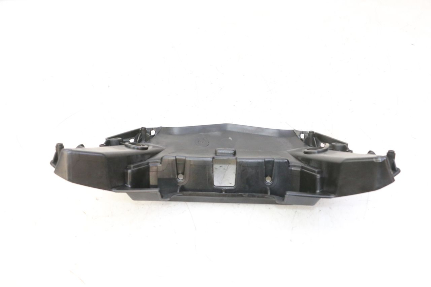 photo de REAR UPPER MIDDLE PANEL QUADRO 4 4D 350 (2015 - 2018) - Zoom on usage condition