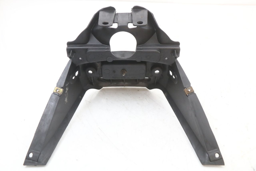 photo de REAR UPPER MIDDLE PANEL KYMCO AGILITY CARRY 50 (2011 - 2020) - Technical close-up