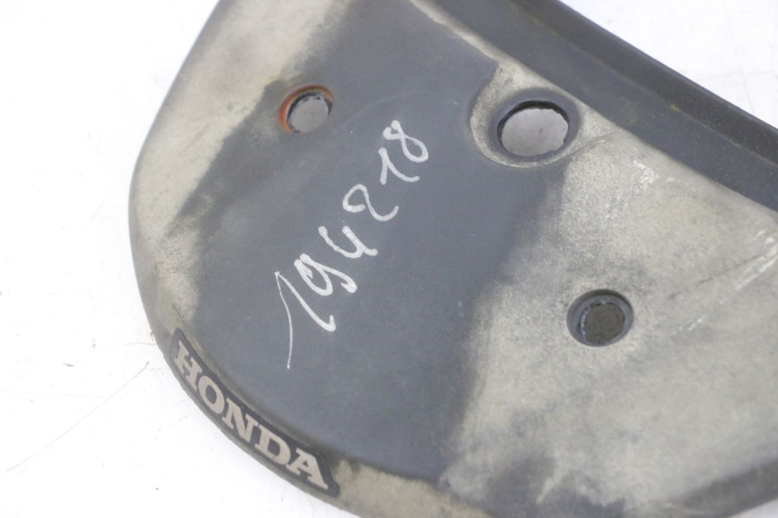 photo de REAR UPPER MIDDLE PANEL HONDA CBF 500 (2004 - 2007) - Fixing points details