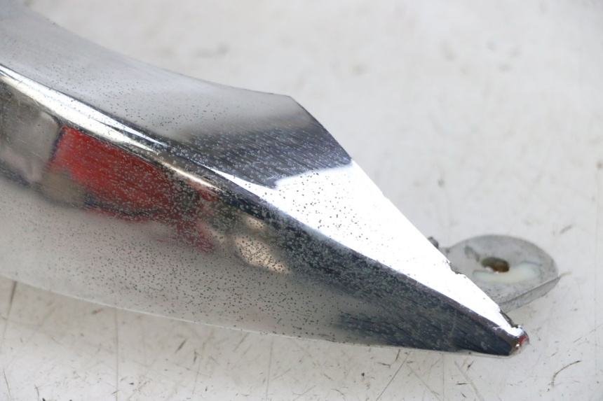 photo de REAR UPPER MIDDLE PANEL DAELIM BESBI 125 (2007 - 2008) - Technical close-up