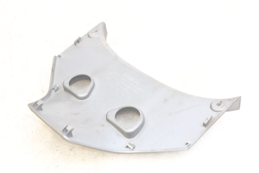 photo de UPPER REAR FAIRING JUNCTION KYMCO DOWNTOWN ABS 125 (2015 - 2017) - Technical close-up