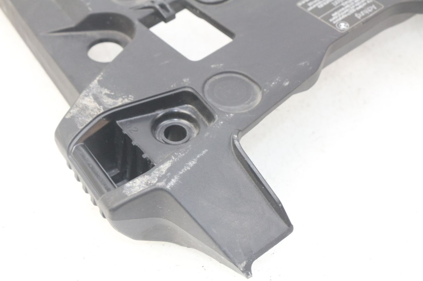 photo de REAR UPPER MIDDLE PANEL BMW F GS K81 850 (2018 - 2023) - Zoom on usage condition