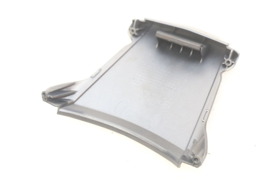 photo de UPPER REAR FAIRING JUNCTION HONDA FES PANTHEON 2T 125 (1998 - 2002) - Zoom on usage condition