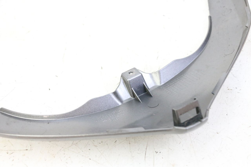 photo de REAR UPPER MIDDLE PANEL HONDA FORZA ABS 300 (2013 - 2017) - Zoom on usage condition