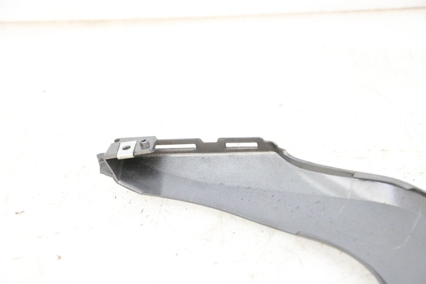 photo de REAR UPPER MIDDLE PANEL HONDA FORZA ABS 300 (2013 - 2017) - Alternative perspective