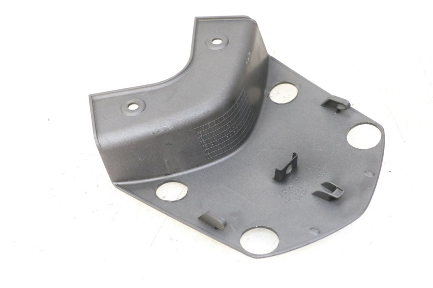 photo de REAR UPPER MIDDLE PANEL HONDA PCX (JF57/JF64) 125 (2014 - 2018) - Zoom on usage condition