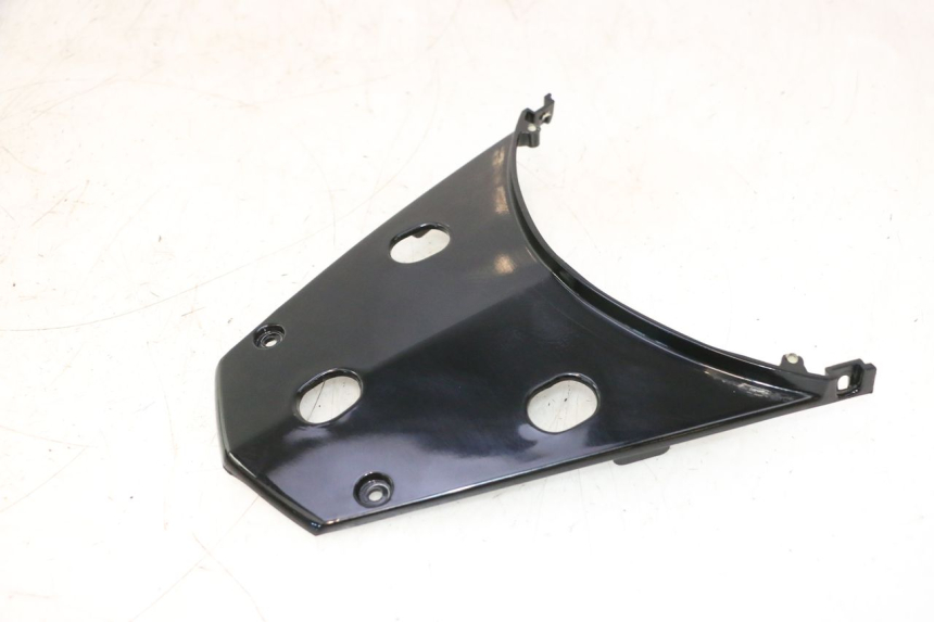 photo de REAR UPPER MIDDLE PANEL RIDE JUMP 2T 50 (2012 - 2017) - Fixing points details