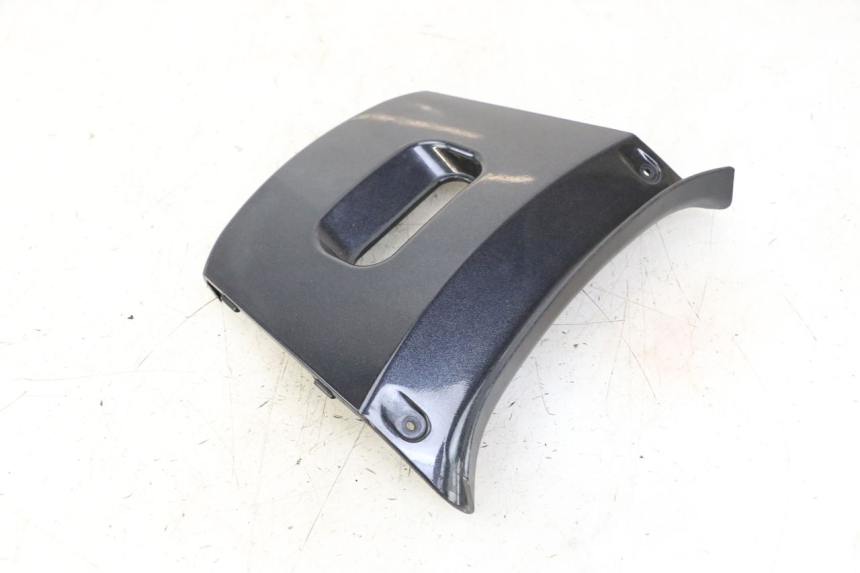 photo de REAR UPPER MIDDLE PANEL KYMCO XCITING 500 (2007 - 2010) - Zoom on usage condition