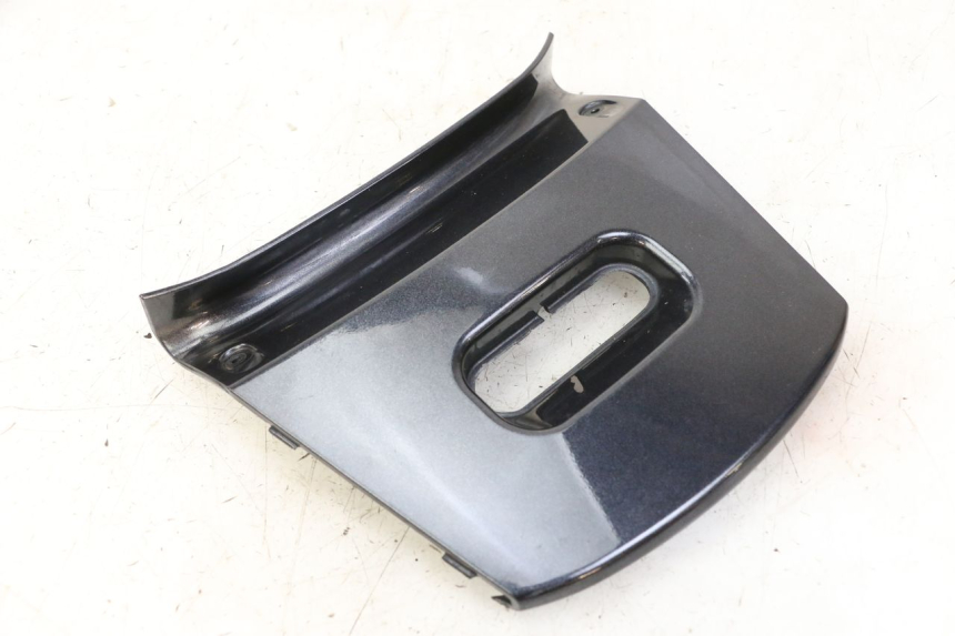 photo de REAR UPPER MIDDLE PANEL KYMCO XCITING 500 (2007 - 2010) - Technical close-up