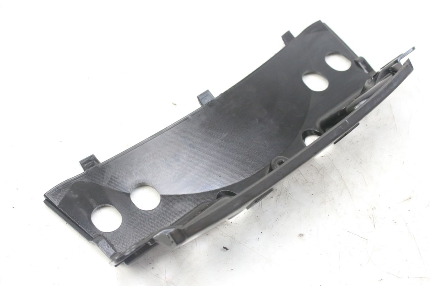 photo de UPPER REAR FAIRING JUNCTION PIAGGIO MP3 RL 250 (2006 - 2010) - Zoom on usage condition