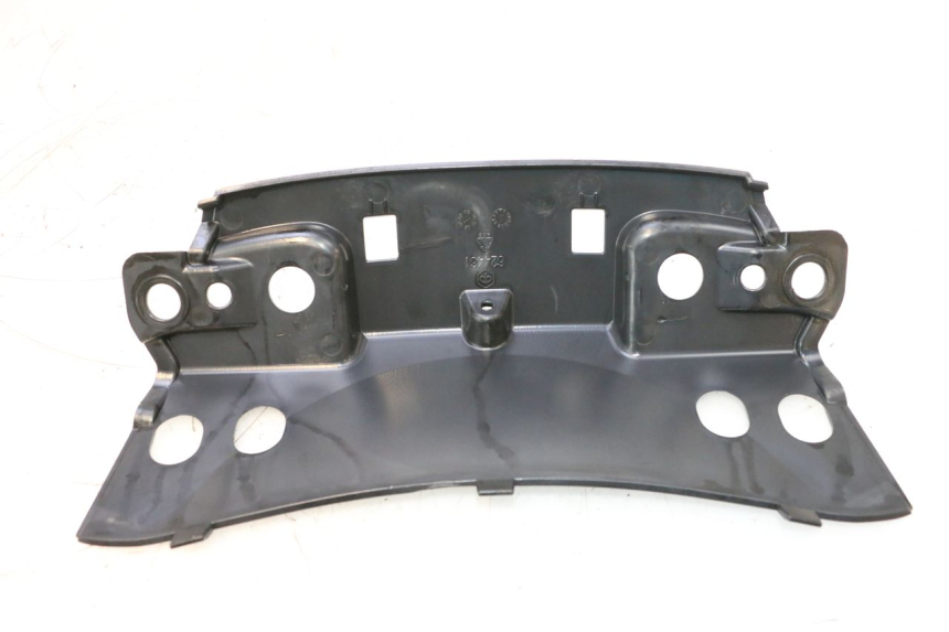 photo de REAR UPPER MIDDLE PANEL PIAGGIO MP3 125 (2006 - 2014) - Alternative perspective
