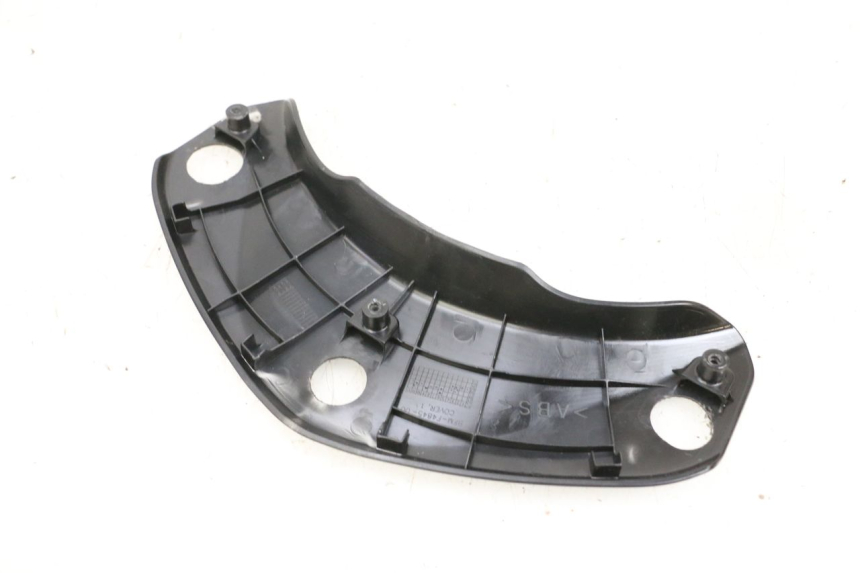 photo de REAR UPPER MIDDLE PANEL YAMAHA NEO'S CORE 1 (2022 - 2026) - Zoom on usage condition