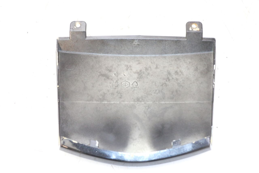 photo de REAR UPPER MIDDLE PANEL GILERA NEXUS 300 (2008 - 2013) - Zoom on usage condition