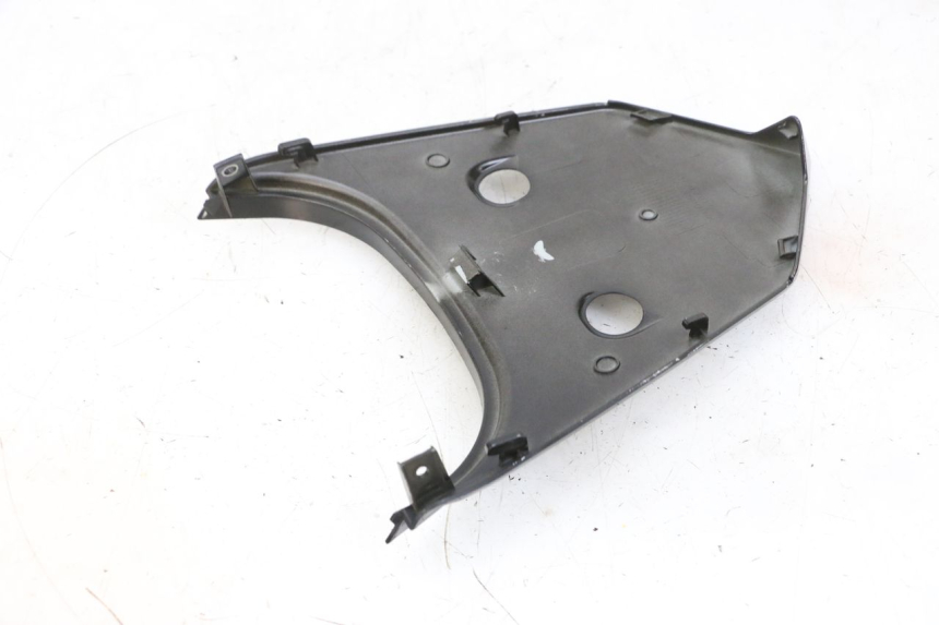 photo de REAR UPPER MIDDLE PANEL SYM ORBIT III 3 4T 50 (2021 - 2025) - Alternative perspective