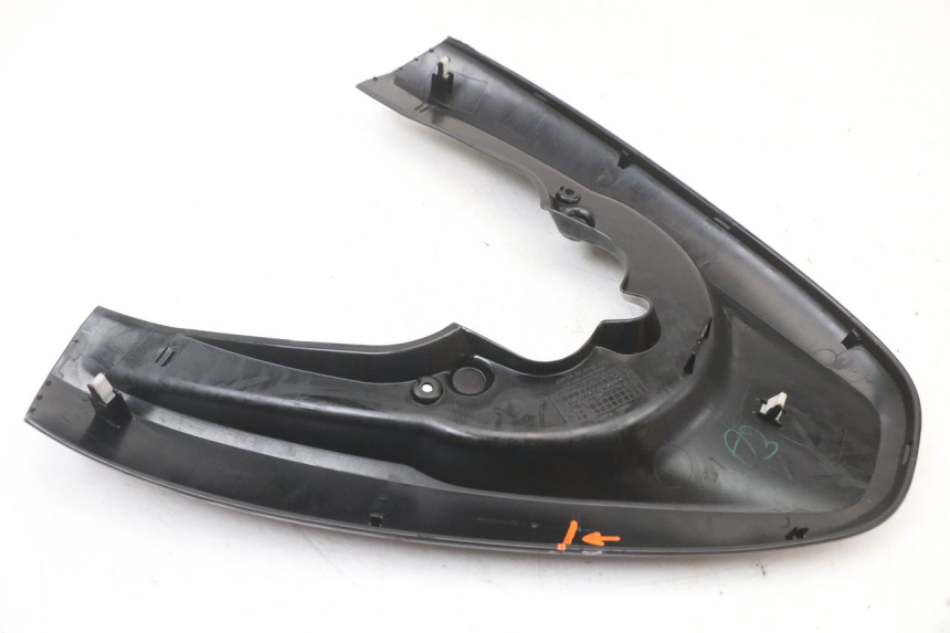 photo de REAR UPPER MIDDLE PANEL HONDA PCX (JF28) 125 (2009 - 2011) - Technical close-up