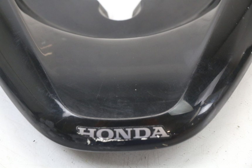 photo de REAR UPPER MIDDLE PANEL HONDA PCX (JF28) 125 (2009 - 2011) - Fixing points details