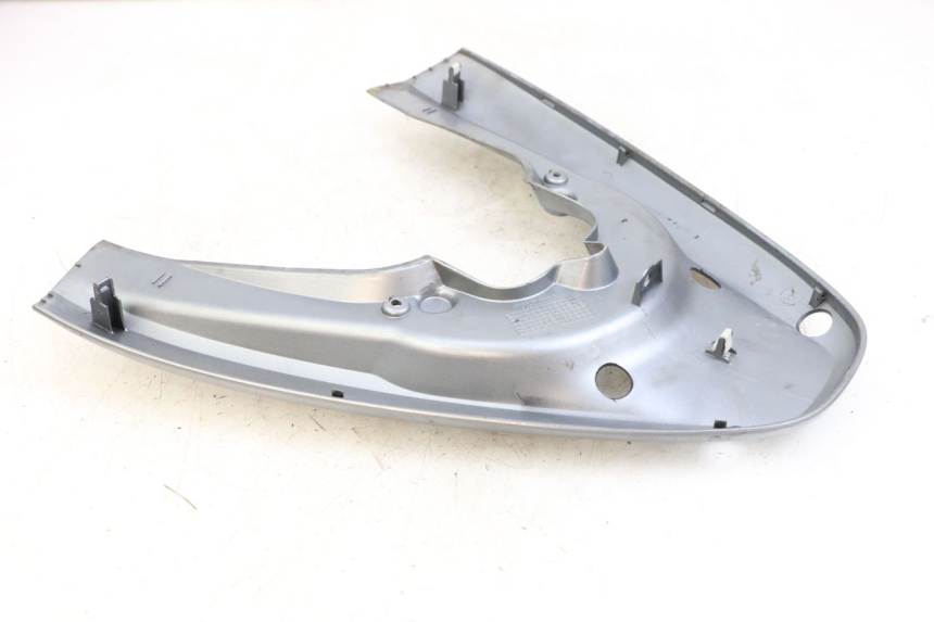 photo de REAR UPPER MIDDLE PANEL HONDA PCX (JF47) 125 (2012 - 2013) - Fixing points details