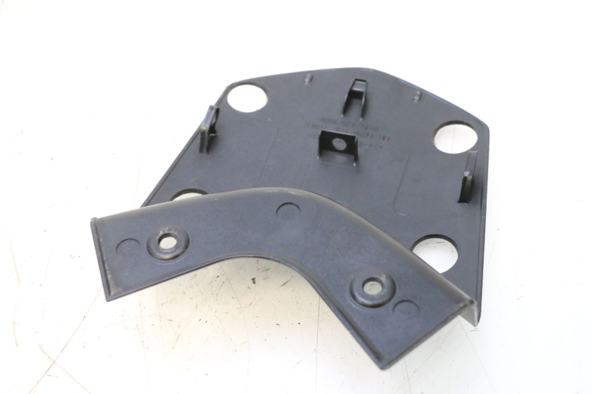 photo de REAR UPPER MIDDLE PANEL HONDA PCX (JF57/JF64) 125 (2014 - 2018) - Zoom on usage condition