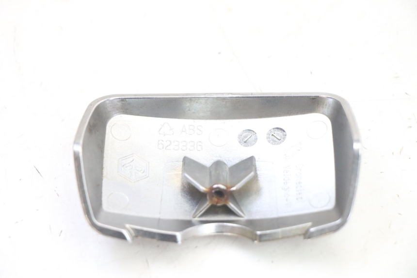photo de REAR UPPER MIDDLE PANEL PIAGGIO VESPA S 2T 50 (2007 - 2014) - Alternative perspective