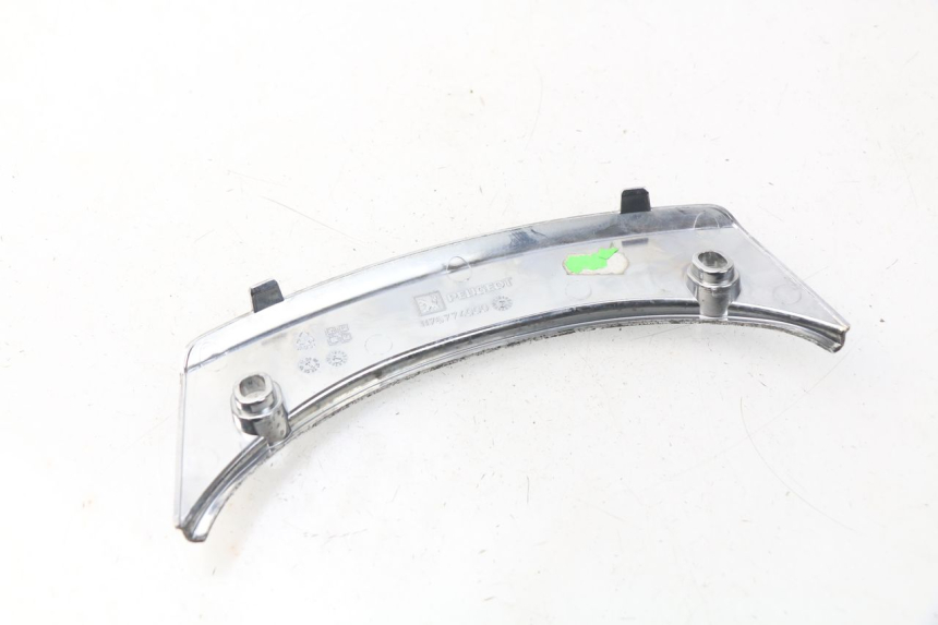 photo de REAR UPPER MIDDLE PANEL PEUGEOT SATELIS 300 (2012 - 2015) - Zoom on usage condition