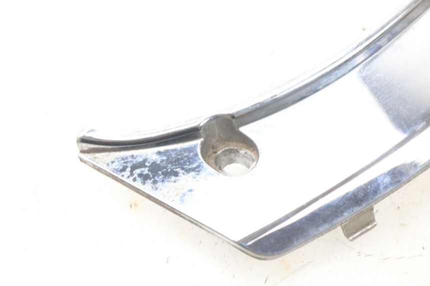 photo de UPPER REAR FAIRING JUNCTION PEUGEOT SATELIS 125 (2006 - 2009) - Technical close-up