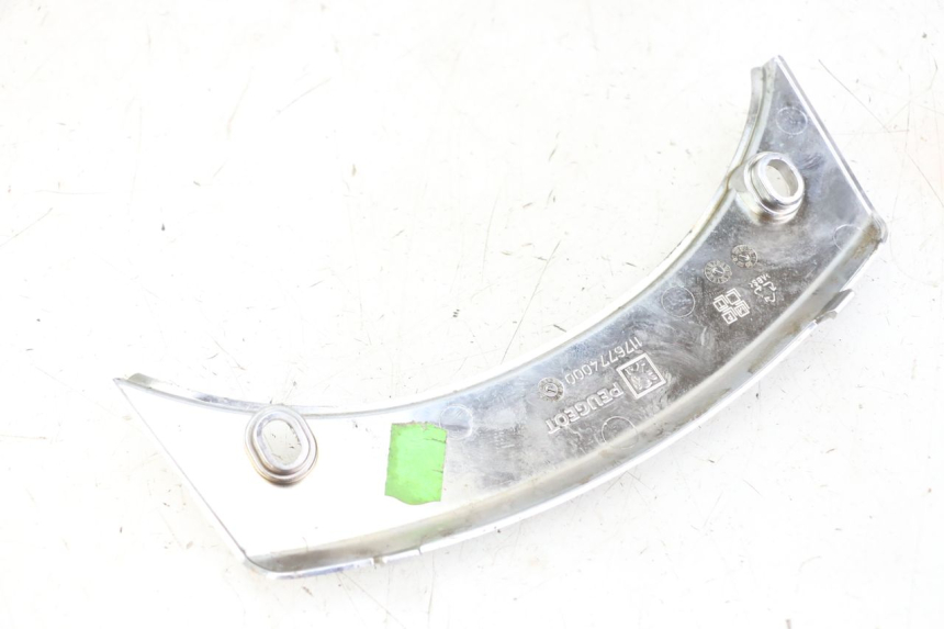 photo de REAR UPPER MIDDLE PANEL PEUGEOT SATELIS 125 (2013 - 2018) - Technical close-up