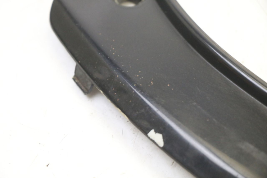 photo de REAR UPPER MIDDLE PANEL PEUGEOT SATELIS 125 (2013 - 2018) - Zoom on usage condition