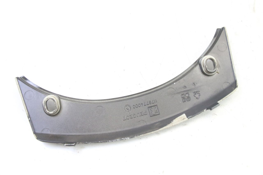 photo de REAR UPPER MIDDLE PANEL PEUGEOT SATELIS 125 (2013 - 2018) - Product overview