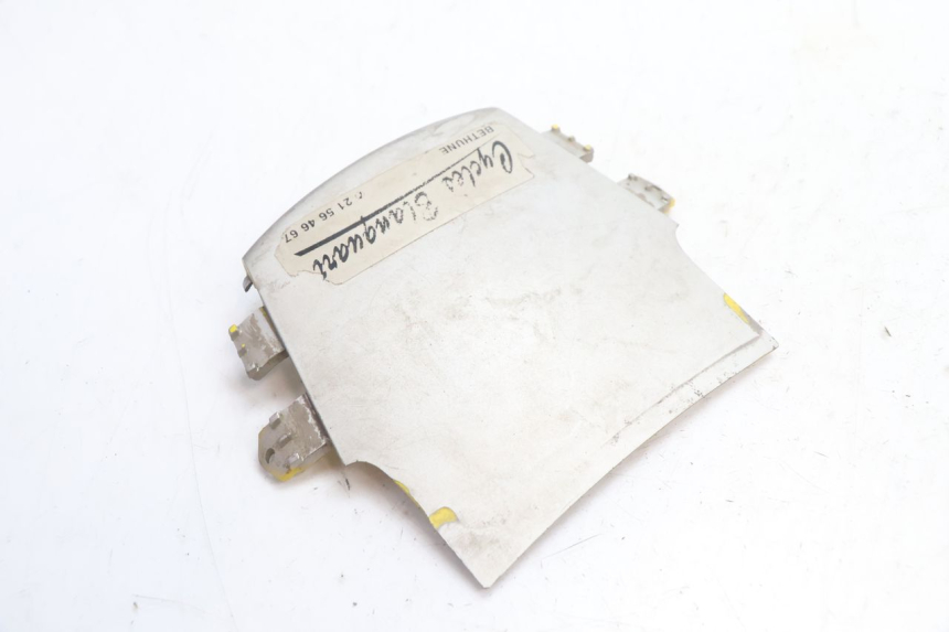 photo de REAR UPPER MIDDLE PANEL PEUGEOT SPEEDFIGHT LC 50 (1996 - 2002) - Zoom on usage condition