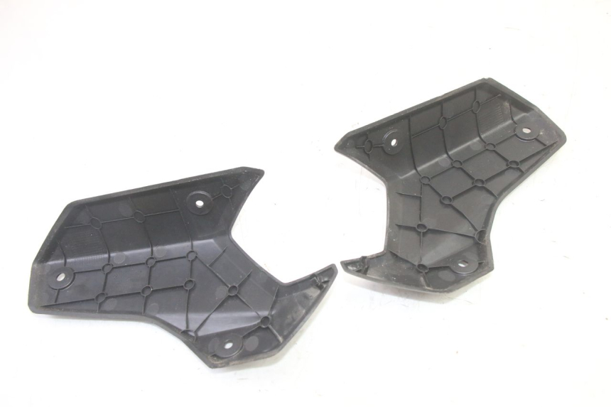 photo de REAR UPPER MIDDLE PANEL PEUGEOT STREETZONE I 2T 50 (2018 - 2020) - Technical close-up