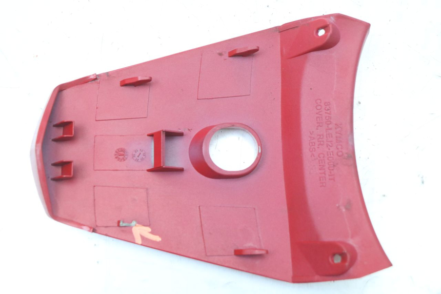 photo de REAR UPPER MIDDLE PANEL KYMCO SUPER 8 4T 50 (2021 - 2024) - Technical close-up