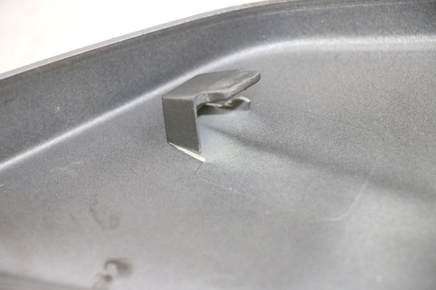 photo de UPPER REAR FAIRING JUNCTION PIAGGIO X10 125 (2012 - 2017) - Zoom on usage condition