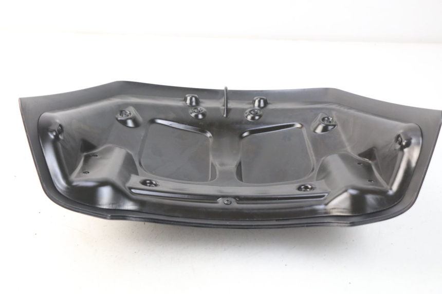 photo de REAR UPPER MIDDLE PANEL PIAGGIO X8 125 (2004 - 2007) - Zoom on usage condition